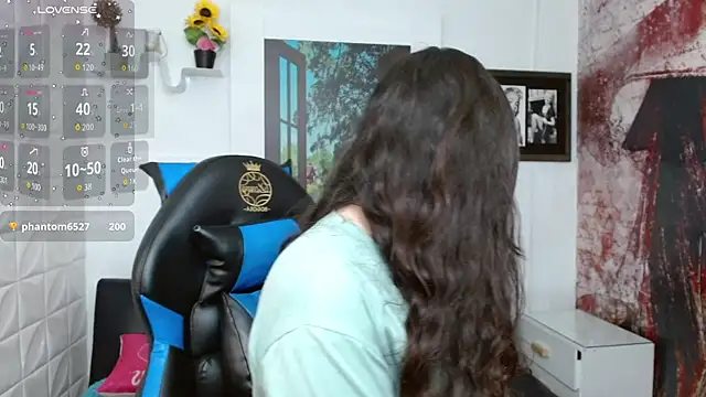 Snapshot of Eva_Roussell chatting on 10, 10, 2025 Eva Roussell online show from 10, 10, 2025