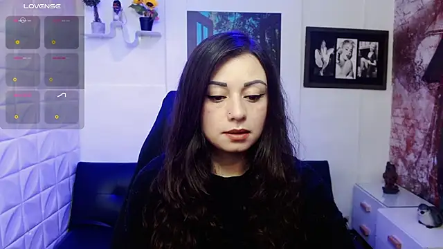 Snapshot of Eva_Roussell chatting on 14, 11, 2025 Eva Roussell online show from 14, 11, 2025