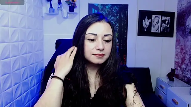 Snapshot of Eva_Roussell chatting on 19, 11, 2025 Eva Roussell online show from 19, 11, 2025