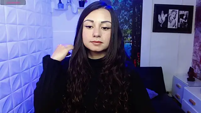 Snapshot of Eva_Roussell chatting on 2, 12, 2025 Eva Roussell online show from 2, 12, 2025