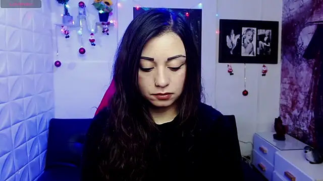 Snapshot of Eva_Roussell chatting on 5, 12, 2025 Eva Roussell online show from 5, 12, 2025