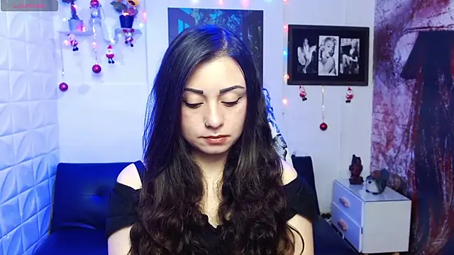 Snapshot of Eva_Roussell chatting on 18, 12, 2025 Eva Roussell online show from 18, 12, 2025