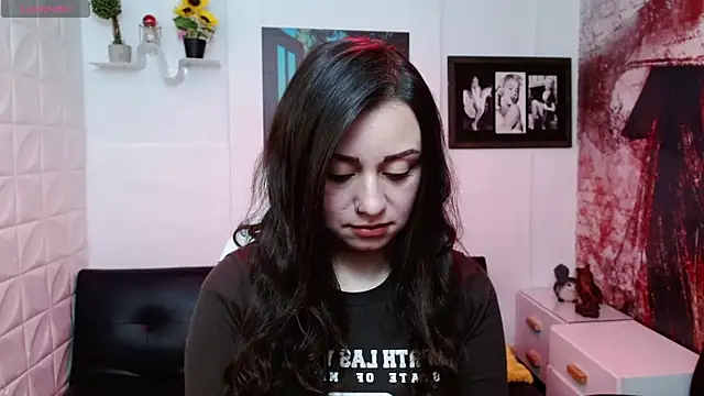 Snapshot of Eva_Roussell chatting on 4, 2, 2026 Eva Roussell online show from 4, 2, 2026