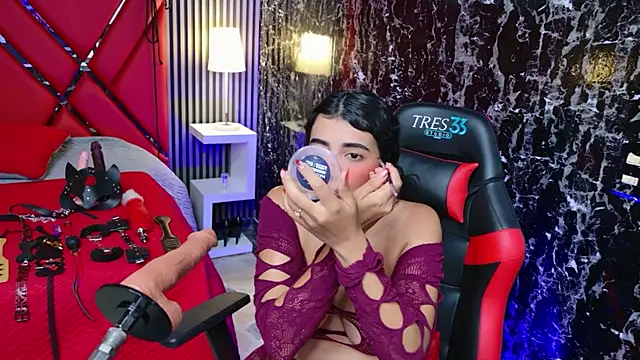 Snapshot of Violet_sl4ve chatting on 4, 4, 2026 Violet sl4ve online show from 4, 4, 2026