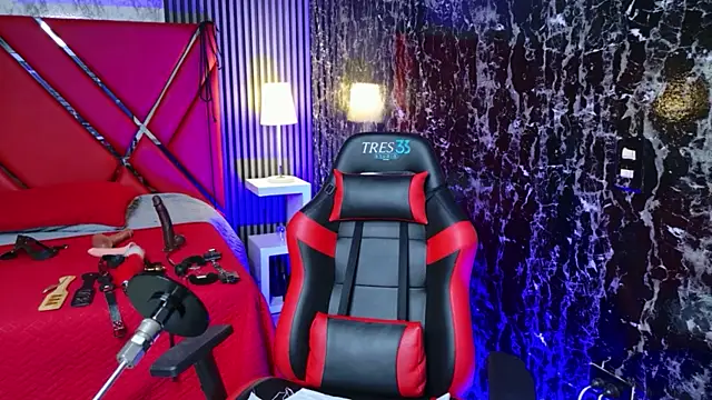 Snapshot of Violet_sl4ve chatting on 7, 4, 2026 Violet sl4ve online show from 7, 4, 2026