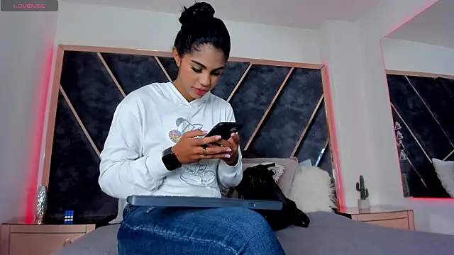 SusanaHenao online show from 24, 11, 2025