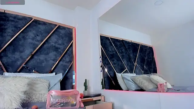 SusanaHenao online show from 4, 12, 2025