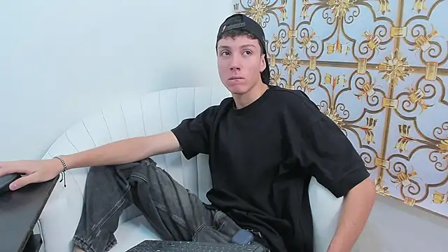 LittleDanny  online show from 18, 12, 2025