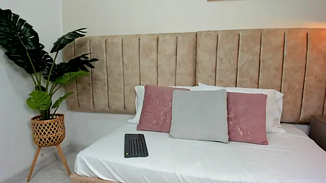 Karina Harris online show from 8, 10, 2025