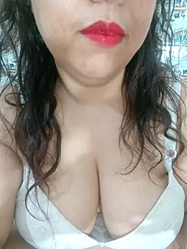 Snapshot of Hot-lino chatting on 10, 7, 2026 Hot-lino online show from 10, 7, 2026