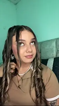 Snapshot of AnnyLopezzz_ chatting on 1, 2, 2026 AnnyLopezzz online show from 1, 2, 2026