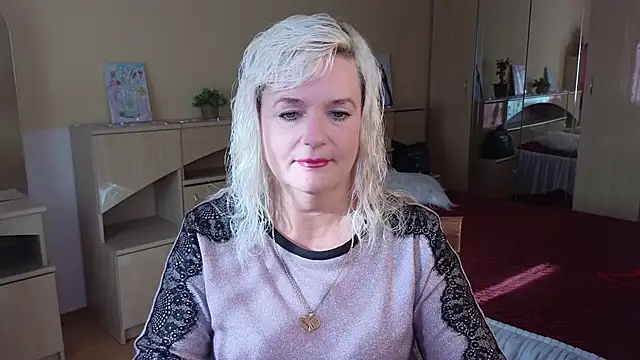 Snapshot of Vina_Vision chatting on 9, 10, 2025 Vina Vision online show from 9, 10, 2025