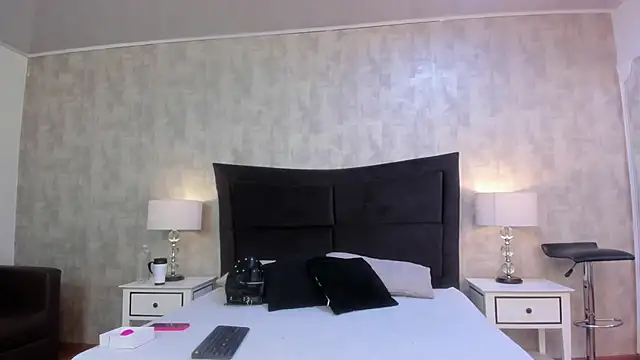 BarbaraLeython1 online show from 9, 10, 2025