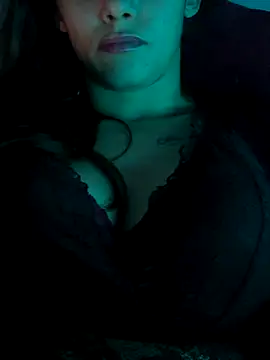 Snapshot of StrapPink chatting on 14, 11, 2025 StrapPink online show from 14, 11, 2025