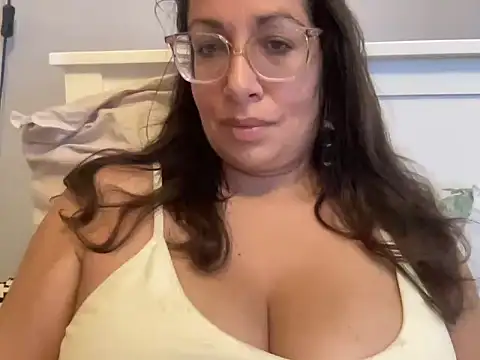 Snapshot of RosaFreya chatting on 5, 6, 2026 RosaFreya online show from 5, 6, 2026