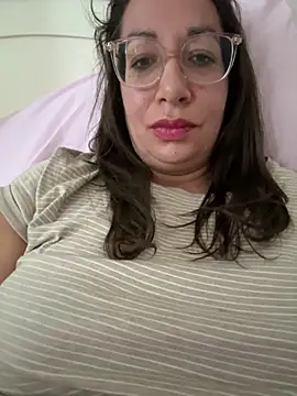 Snapshot of RosaFreya chatting on 15, 6, 2026 RosaFreya online show from 15, 6, 2026