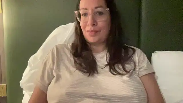 Snapshot of RosaFreya chatting on 17, 6, 2026 RosaFreya online show from 17, 6, 2026
