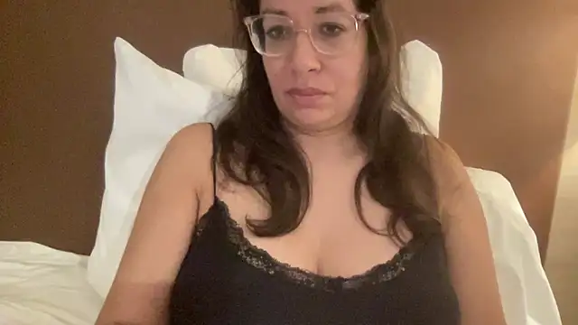 Snapshot of RosaFreya chatting on 12, 7, 2026 RosaFreya online show from 12, 7, 2026