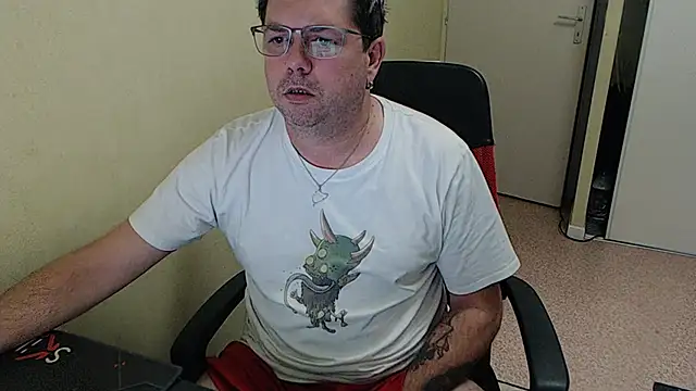 Snapshot of blueandwhite1 chatting on 12, 12, 2024 blueandwhite1 online show from 12, 12, 2024