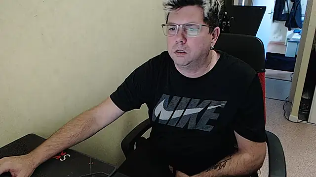 Snapshot of blueandwhite1 chatting on 17, 12, 2024 blueandwhite1 online show from 17, 12, 2024