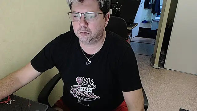 Snapshot of blueandwhite1 chatting on 19, 12, 2024 blueandwhite1 online show from 19, 12, 2024