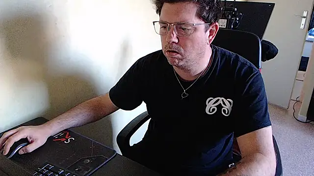 Snapshot of blueandwhite1 chatting on 28, 12, 2024 blueandwhite1 online show from 28, 12, 2024