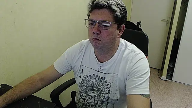 Snapshot of blueandwhite1 chatting on 5, 1, 2025 blueandwhite1 online show from 5, 1, 2025