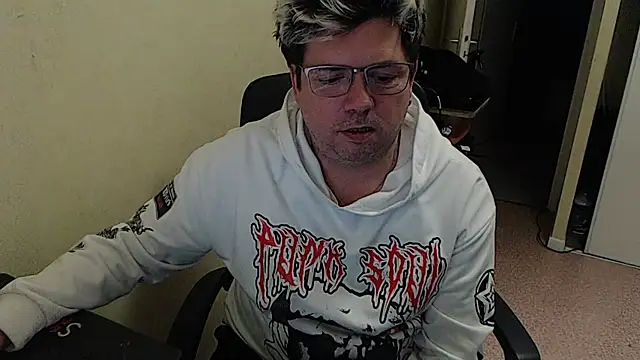 Snapshot of blueandwhite1 chatting on 7, 1, 2025 blueandwhite1 online show from 7, 1, 2025