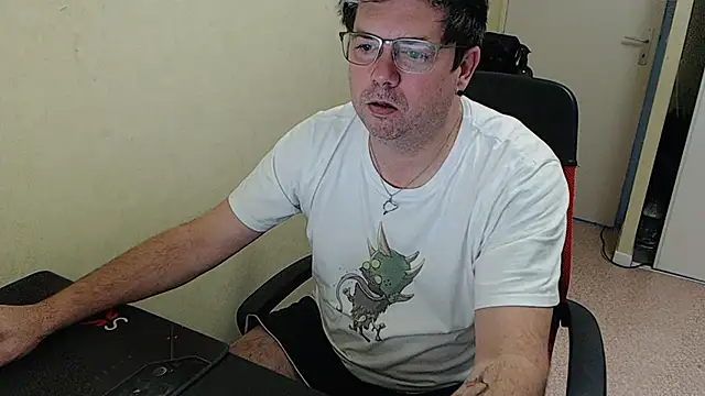 Snapshot of blueandwhite1 chatting on 15, 1, 2025 blueandwhite1 online show from 15, 1, 2025