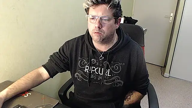 Snapshot of blueandwhite1 chatting on 25, 1, 2025 blueandwhite1 online show from 25, 1, 2025