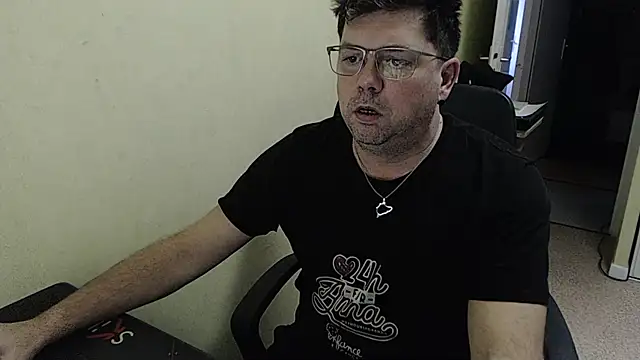 Snapshot of blueandwhite1 chatting on 30, 1, 2025 blueandwhite1 online show from 30, 1, 2025