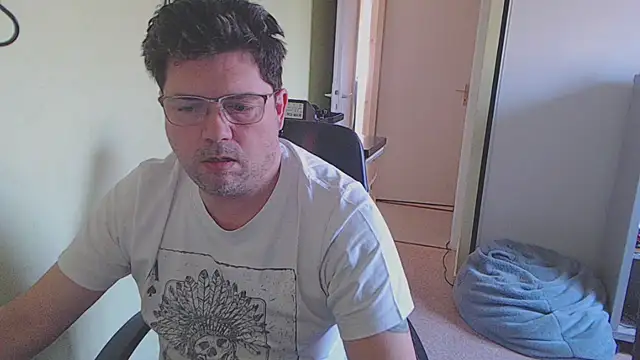 Snapshot of blueandwhite1 chatting on 19, 2, 2025 blueandwhite1 online show from 19, 2, 2025