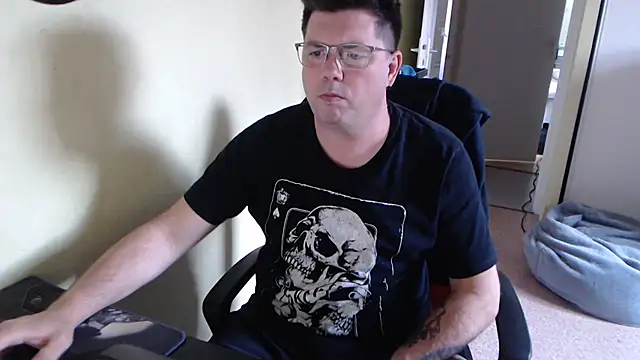 Snapshot of blueandwhite1 chatting on 11, 3, 2025 blueandwhite1 online show from 11, 3, 2025