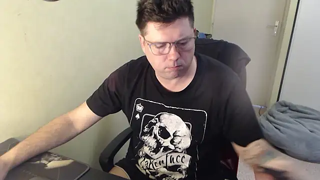 Snapshot of blueandwhite1 chatting on 12, 3, 2025 blueandwhite1 online show from 12, 3, 2025