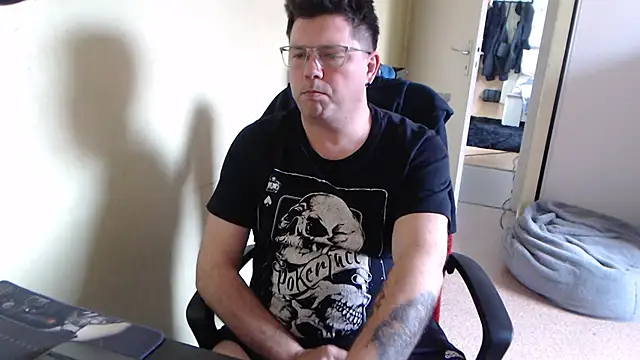 Snapshot of blueandwhite1 chatting on 12, 3, 2025 blueandwhite1 online show from 12, 3, 2025