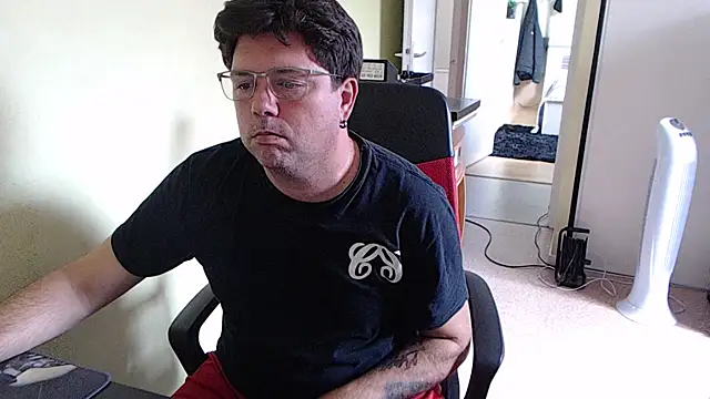 Snapshot of blueandwhite1 chatting on 9, 9, 2025 blueandwhite1 online show from 9, 9, 2025