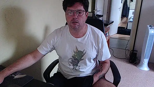 Snapshot of blueandwhite1 chatting on 13, 9, 2025 blueandwhite1 online show from 13, 9, 2025