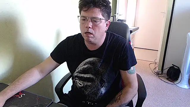 Snapshot of blueandwhite1 chatting on 7, 10, 2025 blueandwhite1 online show from 7, 10, 2025