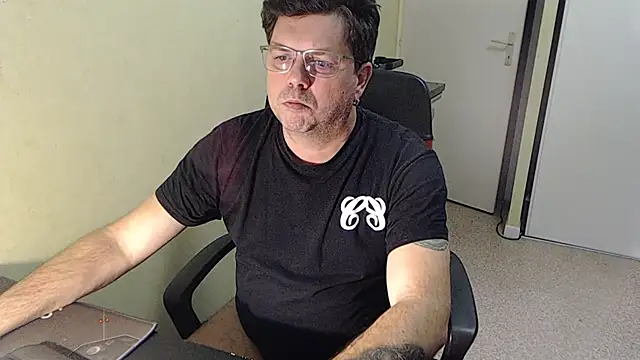 blueandwhite1 online show from 4, 12, 2025