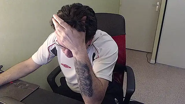 blueandwhite1 online show from 25, 2, 2026