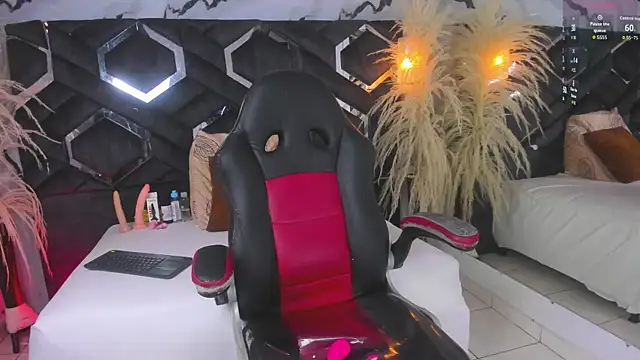 Zoe-Johnson  online show from 14, 12, 2025