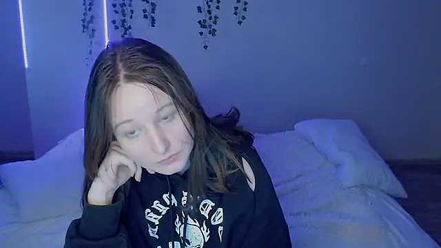 EmmaWise 221 online show from 13, 9, 2025