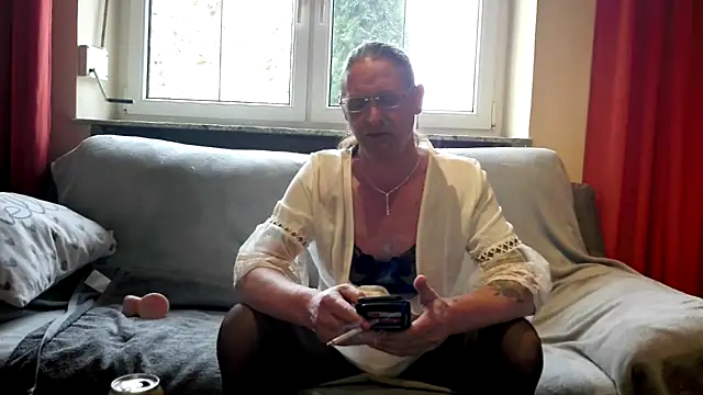Snapshot of Cleohot1977 chatting on 13, 2, 2026 Cleohot1977 online show from 13, 2, 2026