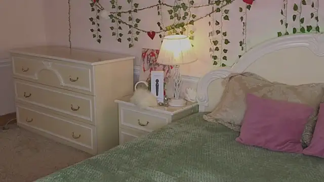 Snapshot of Sonia_Meow chatting on 15, 9, 2025 Sonia Meow online show from 15, 9, 2025