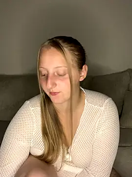 Snapshot of young_hailey chatting on 19, 9, 2025 young hailey online show from 19, 9, 2025