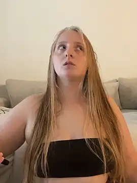 Snapshot of young_hailey chatting on 16, 10, 2025 young hailey online show from 16, 10, 2025