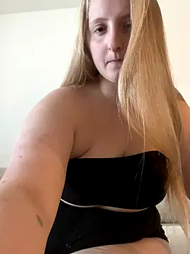 Snapshot of young_hailey chatting on 17, 10, 2025 young hailey online show from 17, 10, 2025