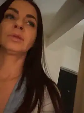 Roxanne Skye online show from 11, 9, 2025