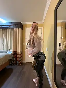 Petite Blonde Barbie online show from 28, 9, 2025