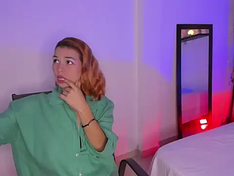 Snapshot of selene_boyer chatting on 2, 12, 2025 selene boyer online show from 2, 12, 2025